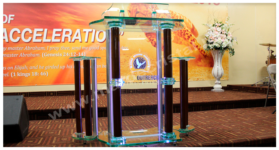 Mar de cristal | Púlpitos en cristal para iglesias, atriles, muebles en